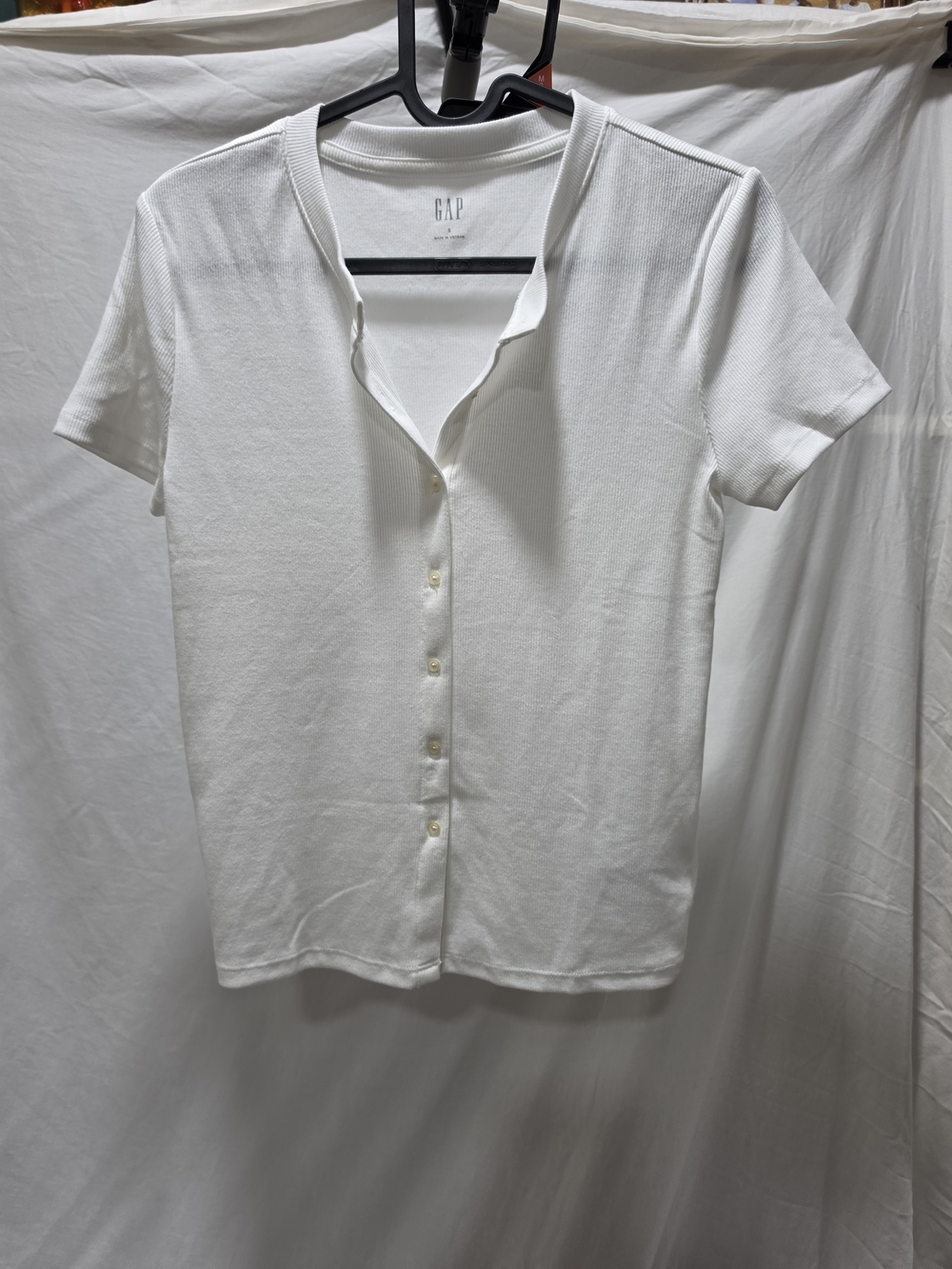 GAP White Short Sleeve Button-Front Knit Top